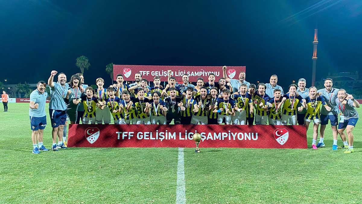 Fenerbahçeli Yarınlar Derneği U15 TAKIMIMIZ TÜRKİYE ŞAMPİYONU