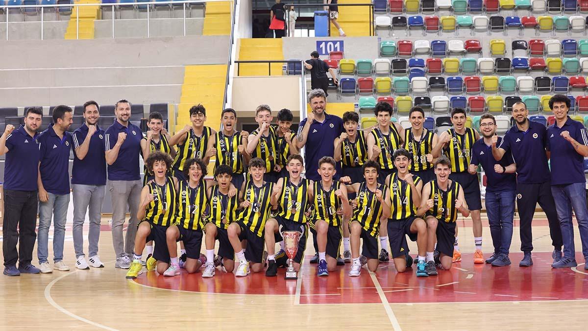 Fenerbahçeli Yarınlar Derneği U14 Erkek Basketbol Takımımız Türkiye üçüncüsü oldu