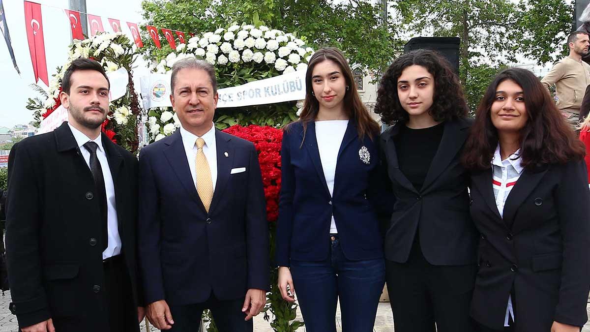 Köln  Derneği 19 Mayıs Atatürk'ü Anma, Gençlik ve Spor Bayramımıza özel Çelenk Sunma Töreni gerçekleştirildi