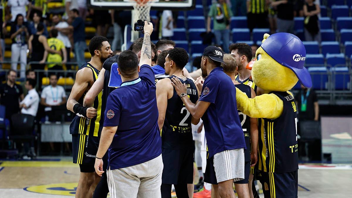 Fenerbahçeli Yarınlar Derneği Fenerbahçe Beko, play-off yarı final serisinde 1-0 öne geçti