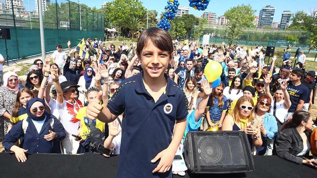 Fenerbahçeli Yarınlar Derneği Sarı lacivert balonlar kanseri yenen Yusuf için uçuruldu