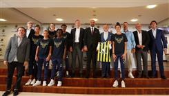 Köln  Derneği “Fenerbahçe Petrol Ofisi Kadın Futbol Takımımızın Şort ve Konç Sponsorluğu” anlaşmasının imza töreni yapıldı.