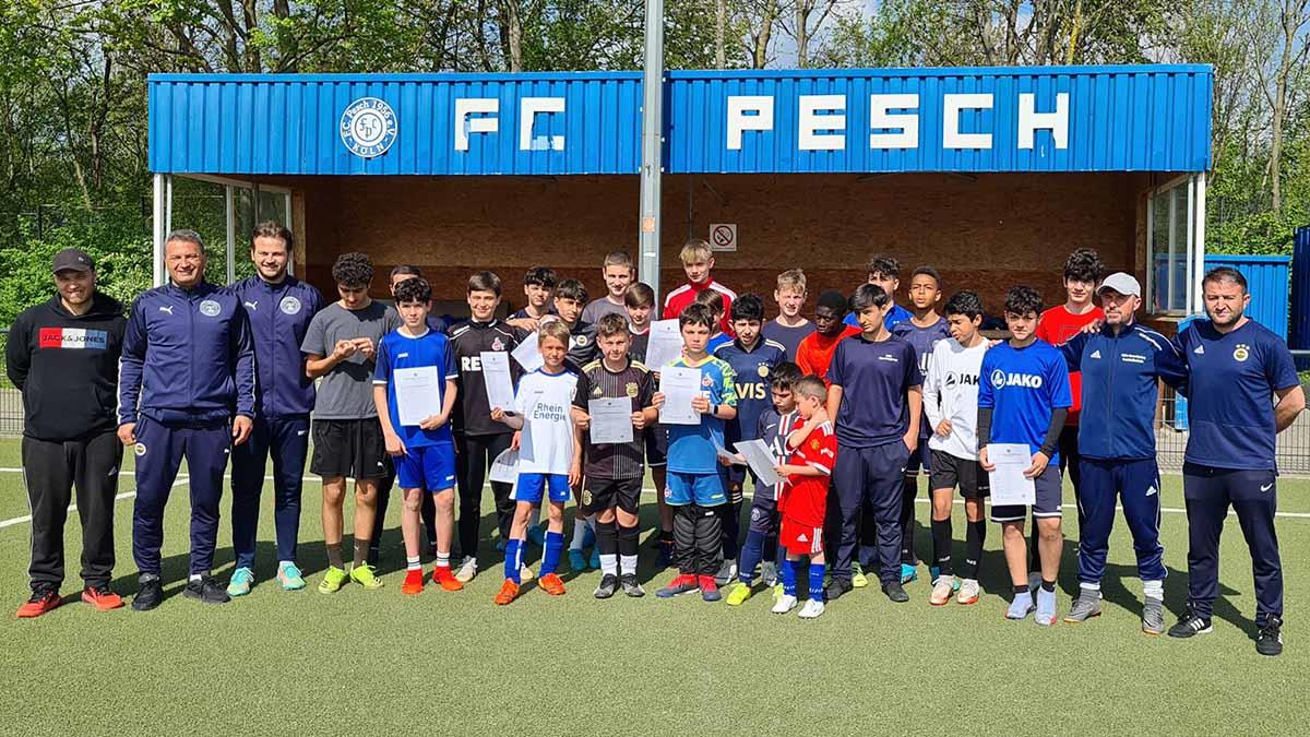 Köln  Derneği Köln Fenerbahçeliler Derneği Futbol Okulu Paskalya Kampı tamamlandı